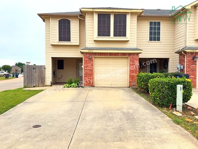 Building Photo - Charming 3BR/2.5BA Corner Home in Euless – Pool, Fireplace & Garage!