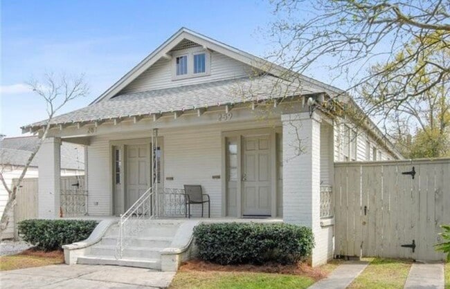 Photo - 261 Pine St House