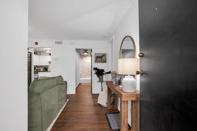 Photo - 121 W Hall St Unit APT B