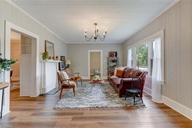 Photo - 512 Glovenia St