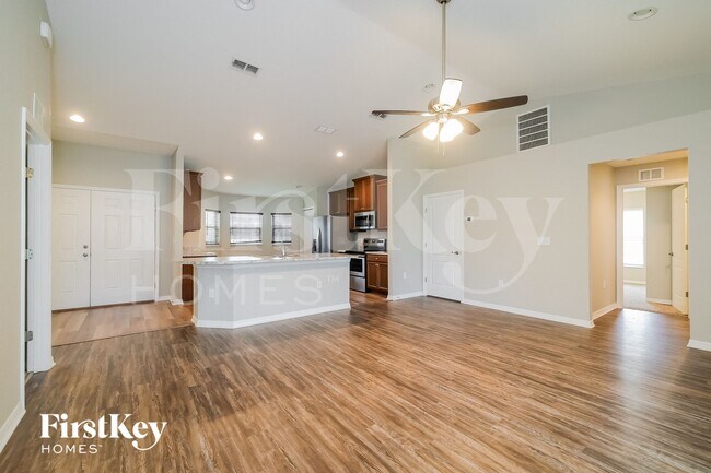 Photo - 109 Solis Dr