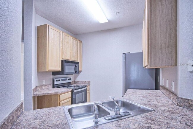 Photo - 10019 Courtney Palms Blvd Unidad 302