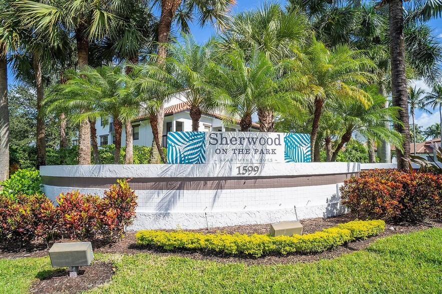 Sherwood on the Park Florida Apartments