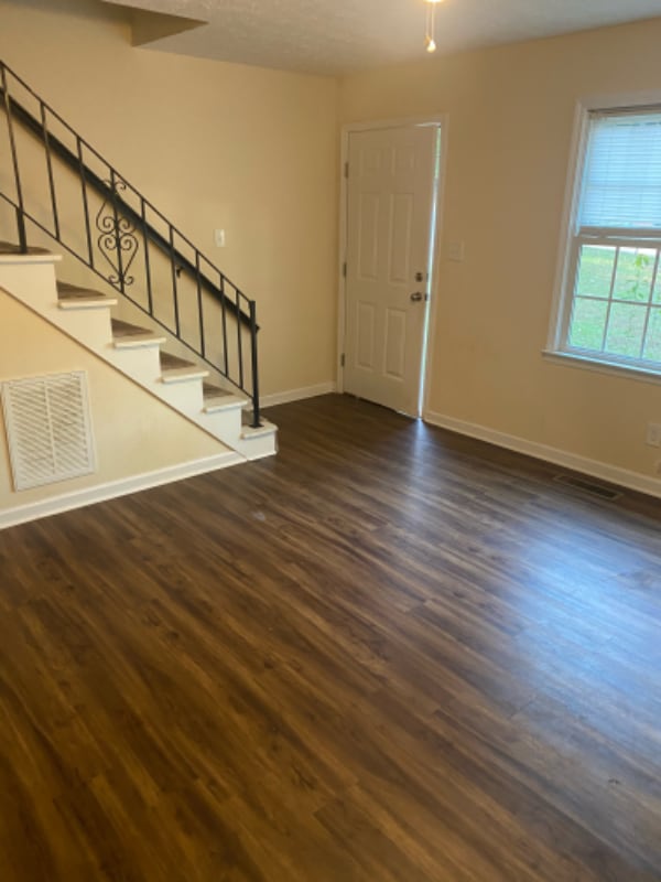 Photo - 160 Nunnally St