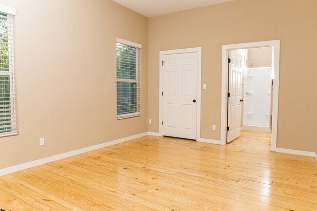 Photo - 211 N Austin St