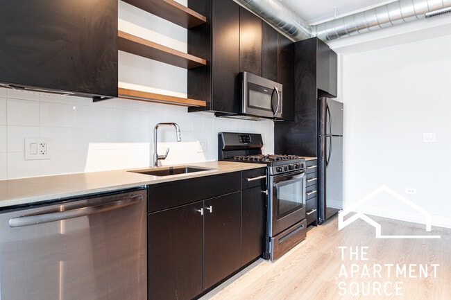 Photo - 914 W Belmont Ave Unit 604