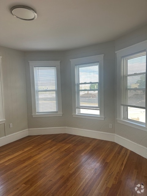 Building Photo - 11 Mora St Unit Mora Rental