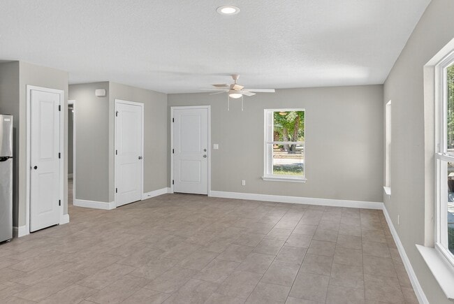 Photo - 214 Center St