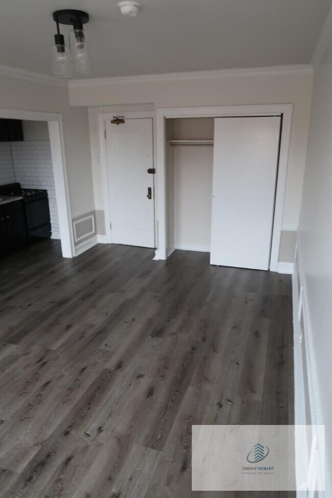 Photo - 5301 N Ashland Ave Unit 109