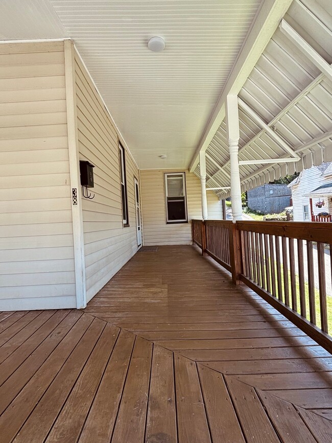 38 Hall Ave
