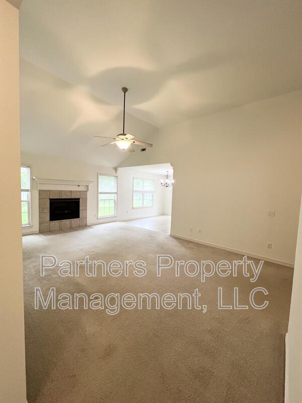 Photo - 1257 Fox Run Ln