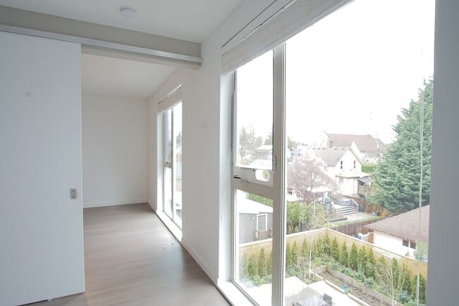 Photo - Sellwood-Modern Top Floor 1Bdr w/Floor-to-Ceiling Windows + Pet OK! Unit 409