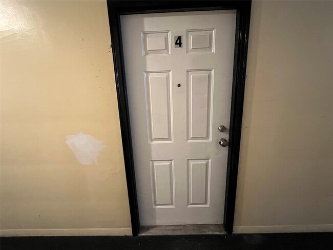 Building Photo - 134 W Main St Unit #4