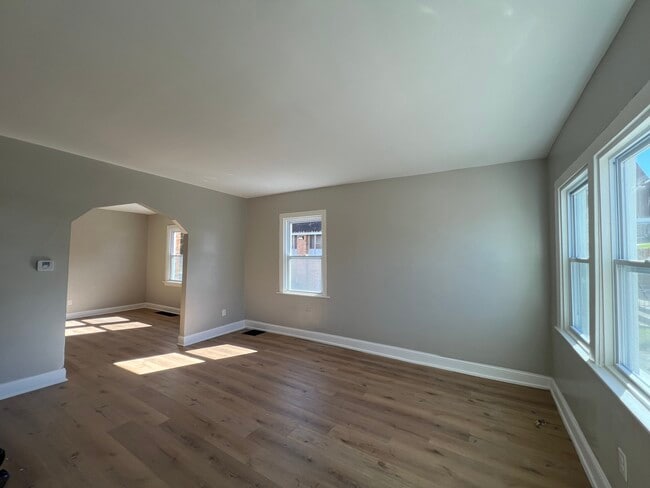 Building Photo - 2310 Indian Mound Ave Unit 2