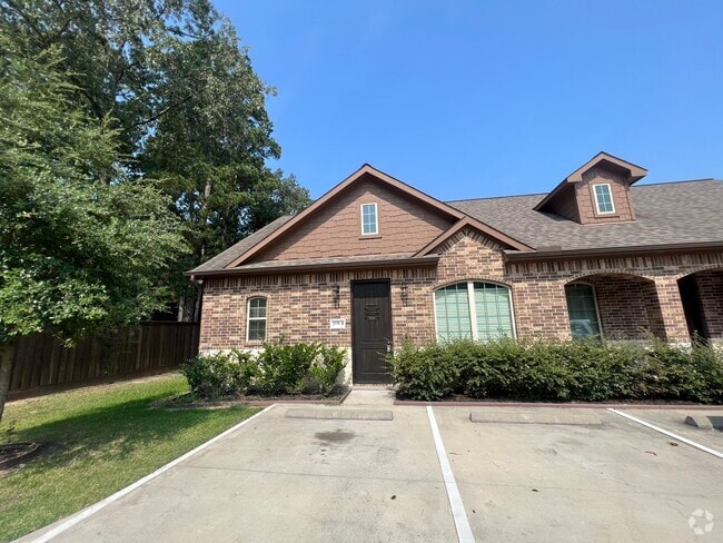 Building Photo - 2606 Appian Way Rental