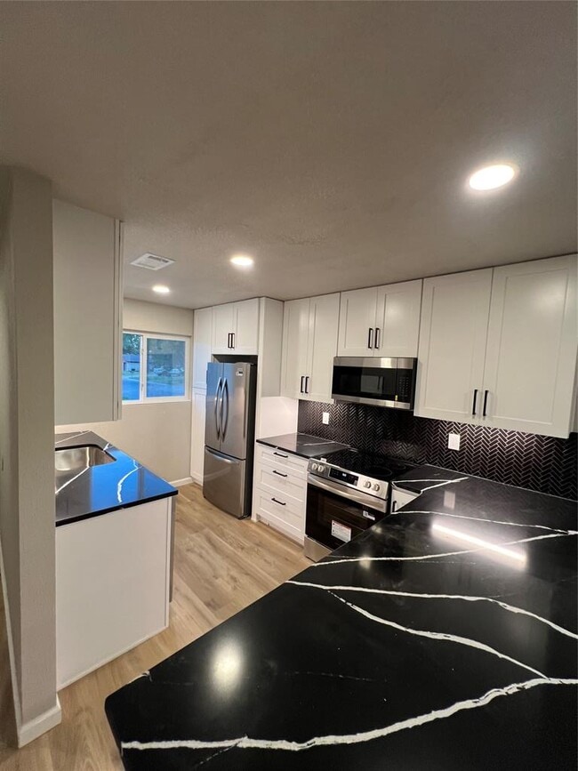 Building Photo - 202 Dahlberg Blvd Unit 10
