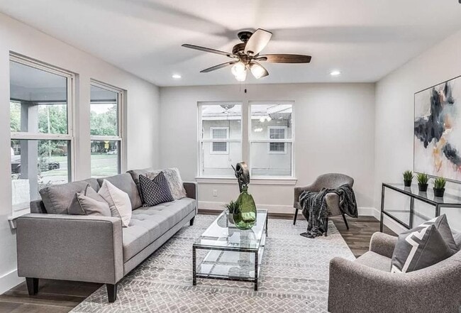 Building Photo - Coming Soon: Spacious 5-Bed, 4-Bath Single... Rental