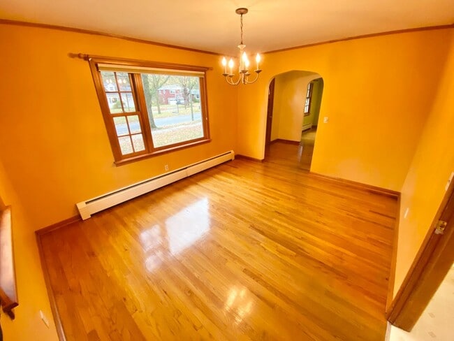 Photo - 4 Bedroom Home in Burlington VT Available NOW!