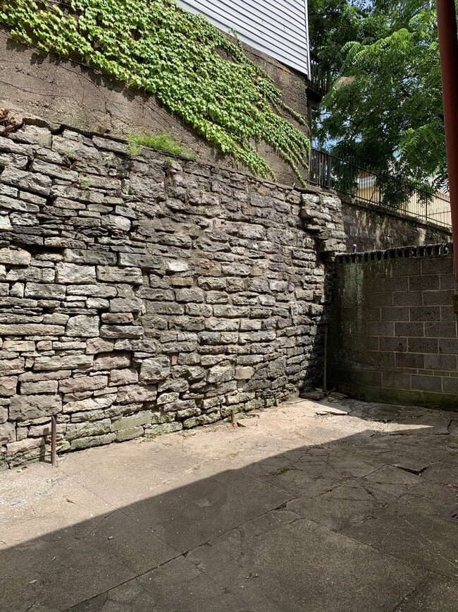 Photo - 2210 Victor St Unit 3