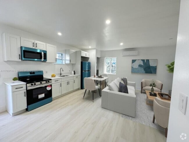 Building Photo - 2 bedroom in North Miami FL 33162 Rental