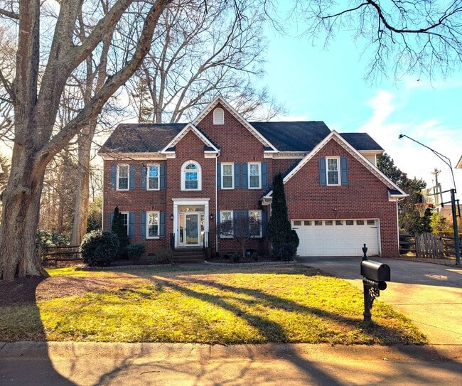 Building Photo - Luxury 4 Bedroom Home with Bonus!  Waxhaw! Rea Road!