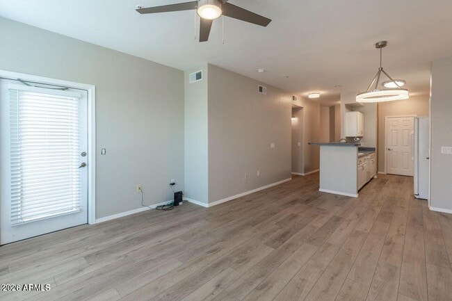 Photo - 420 W 1st St Unidad 211