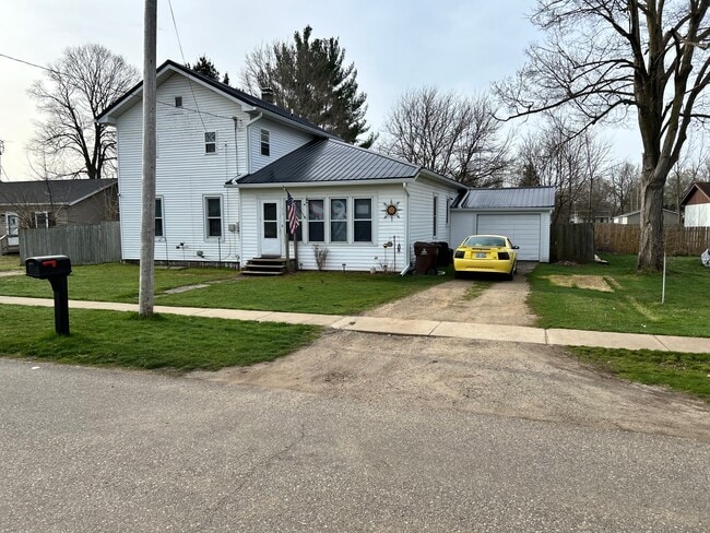 Photo - 218 E Holcomb St