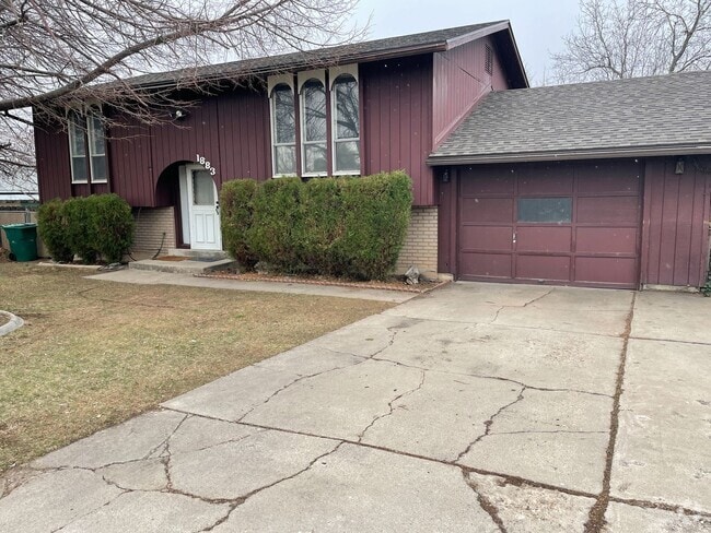 Building Photo - 5 Bedroom/2 Bathroom House in Layton