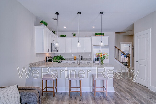 Building Photo - 9 N Rim Dr