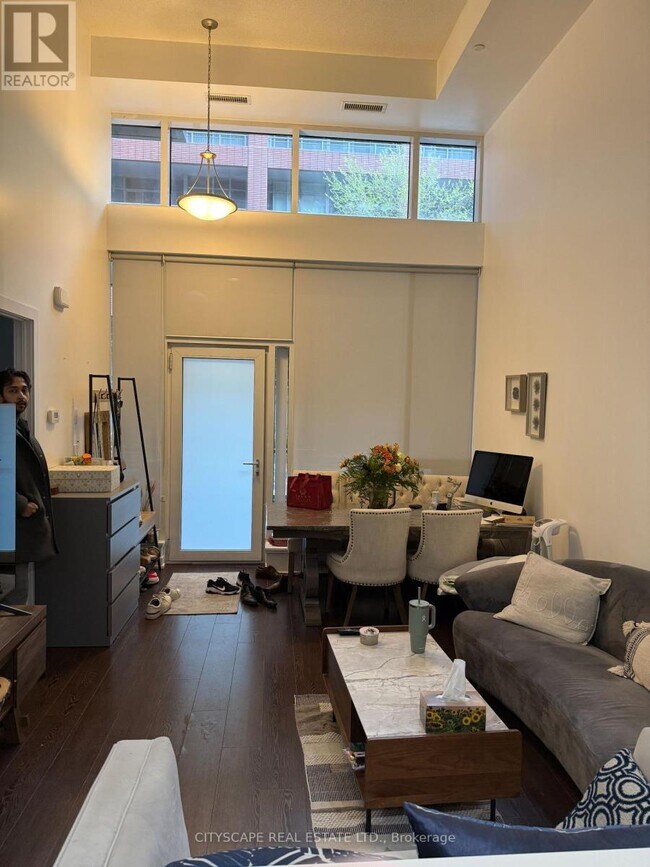 Photo - 20 Bruyeres Mews