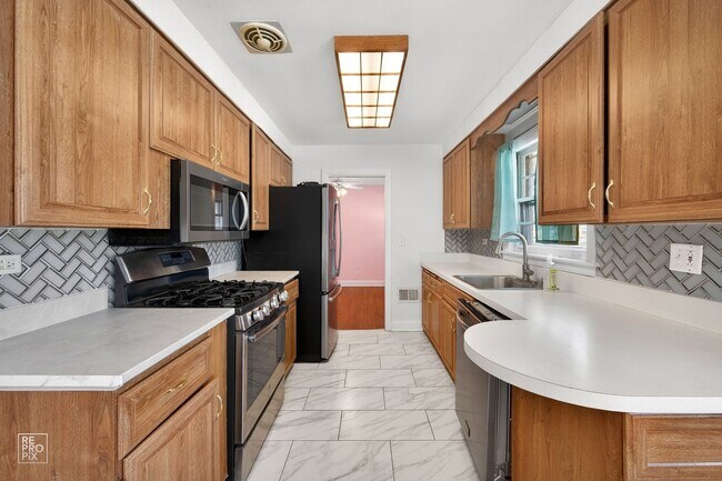 304 W Golf Rd
