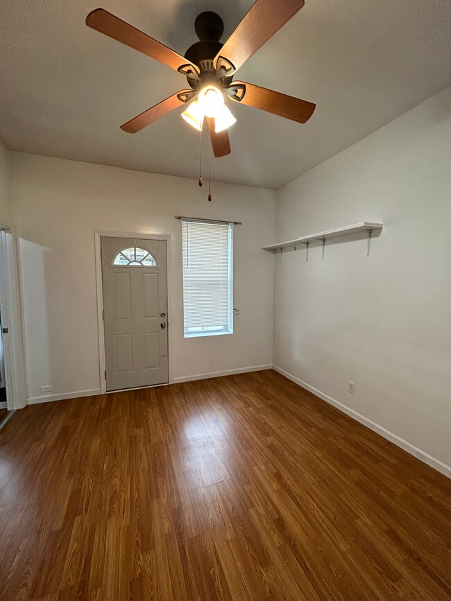 Photo - 2442 W Iowa St Unit 1R