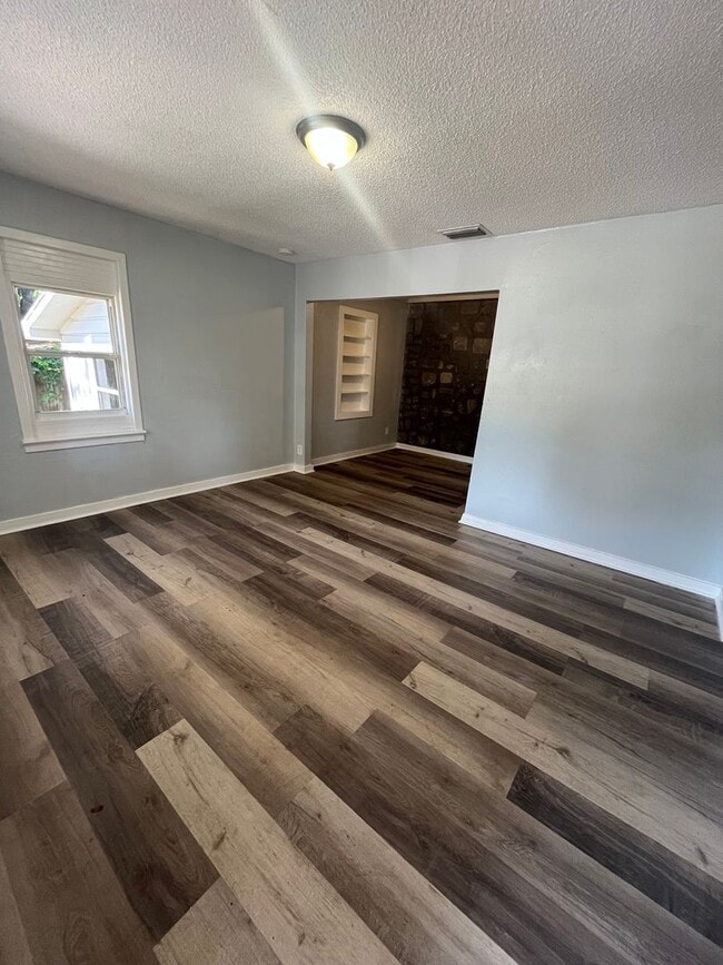 Photo - 2135 King Ave