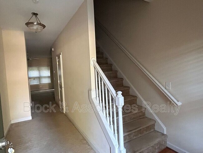 Photo - 45 Four Farms Cir