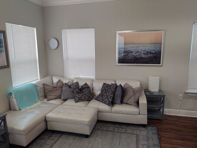 Photo - BEAUTIFUL Modern 3 Bedroom Home