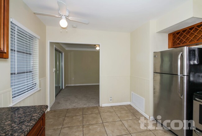 Photo - 2237 Grove St