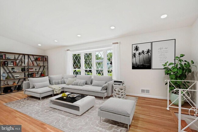 Photo - 6607 Lone Oak Dr