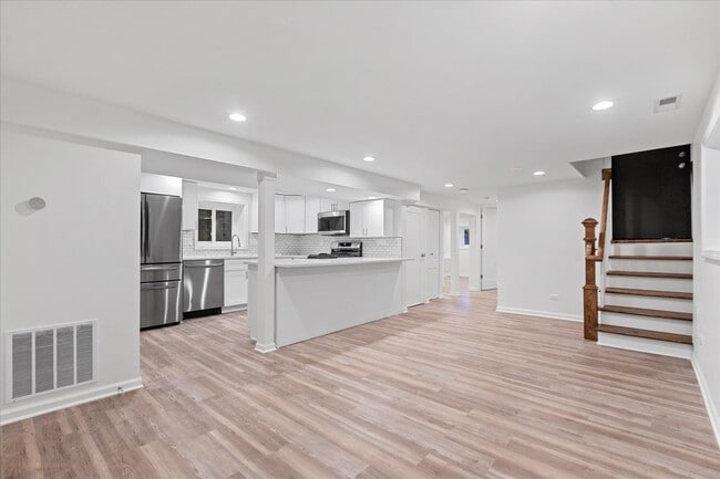 Photo - 2221 W Winnemac Ave Unidad Garden