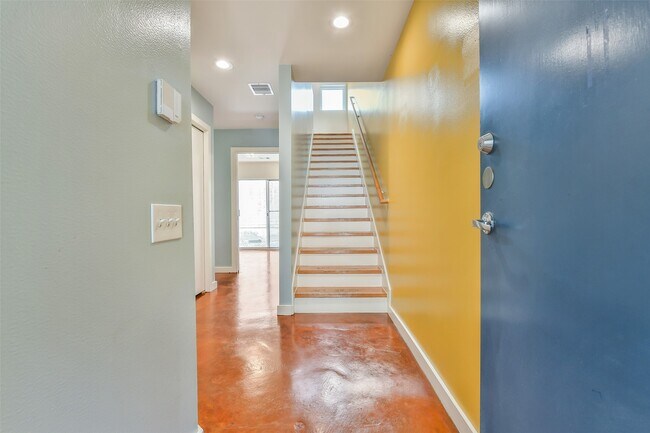 Photo - 2716 Chenevert St