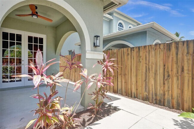 Photo - 1131 NE 3rd Ave Casa