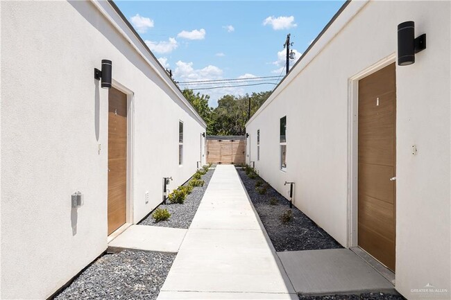 800 Oriole Rd Unit 2