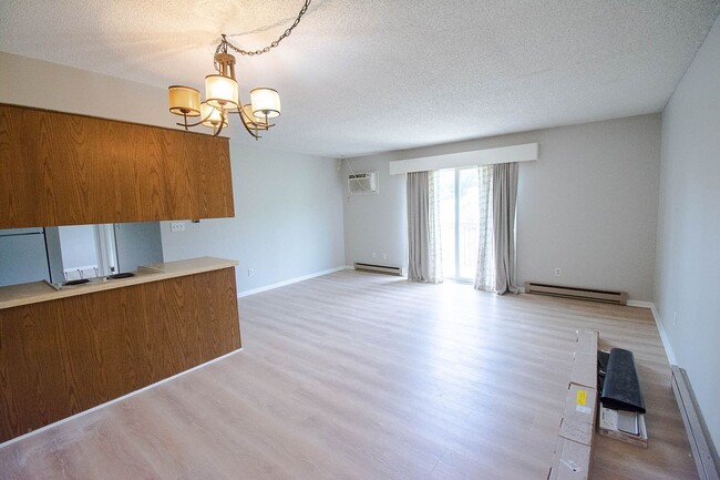 Photo - Nicely updated 2br condo in excellent NE location! Unit 13