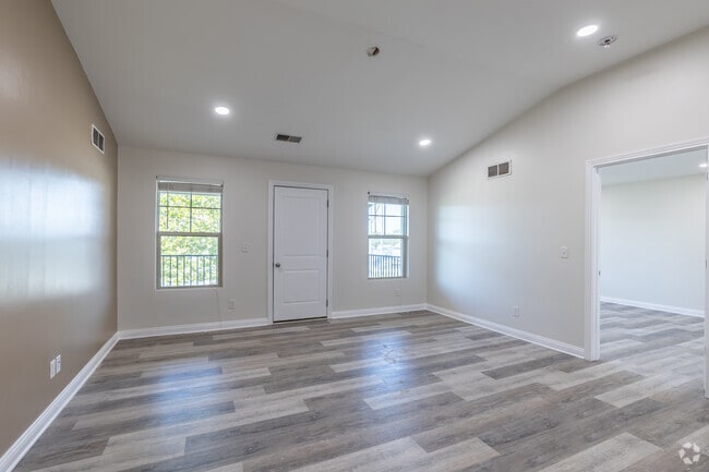 2BR, 2BA - 1,150SF - Living Room