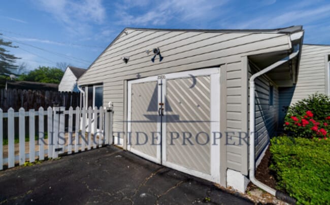 Photo - 2500 Marimont Dr