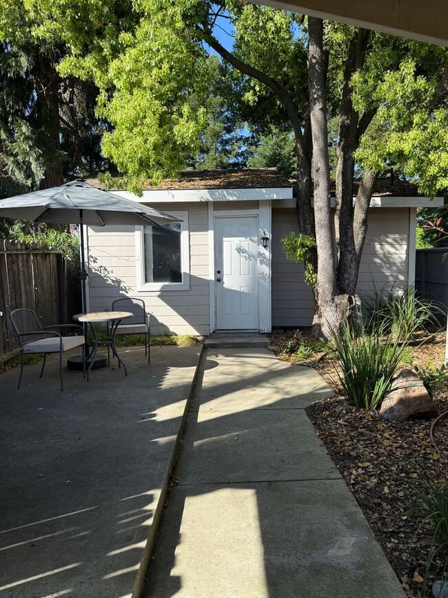 Building Photo - Beautiful single family home in peaceful Granite Bay, huge yard and upgrades!!