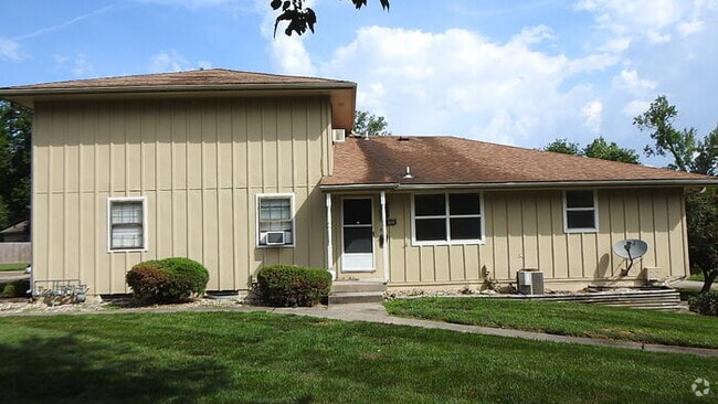 Building Photo - Rental Ready- Townhome in Raytown - 3bed 1...