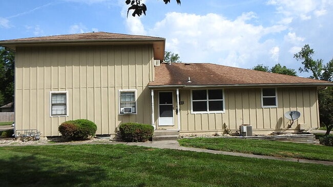 Rental Ready- Townhome in Raytown - 3bed 1... - Rental Ready- Townhome in Raytown - 3bed 1...