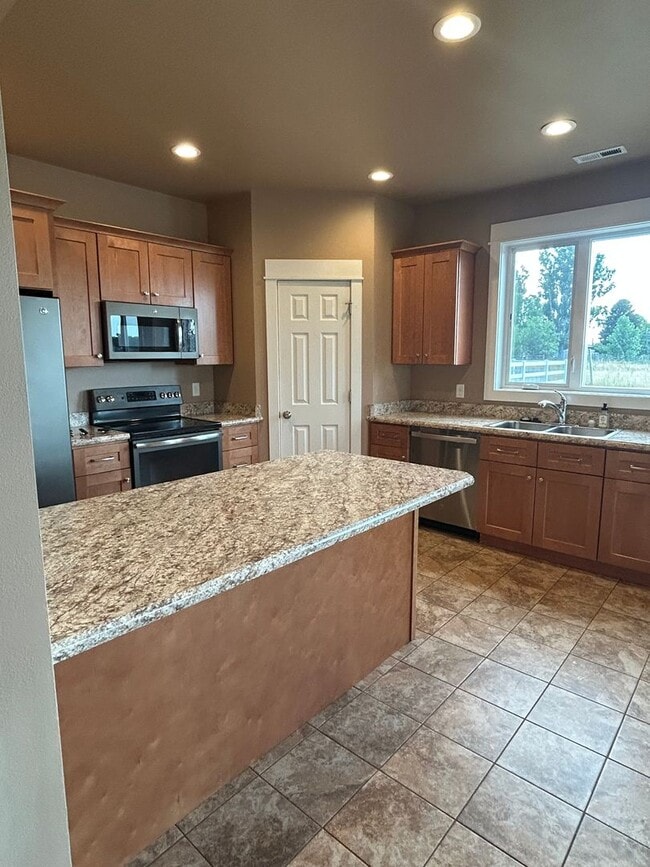 Building Photo - Rare Horse Property in Billings Heights – ... Rental
