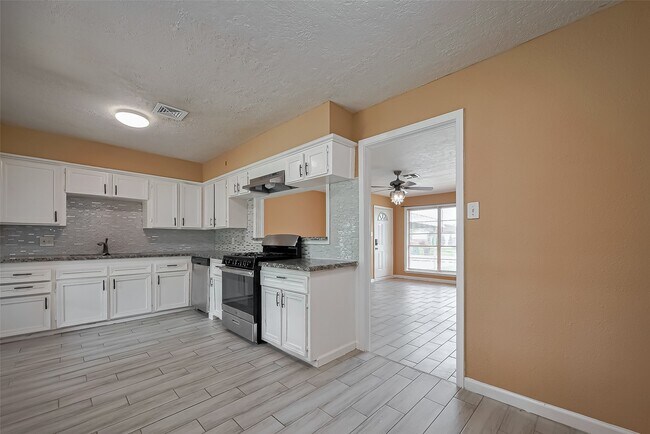 Photo - 626 Shawnee St