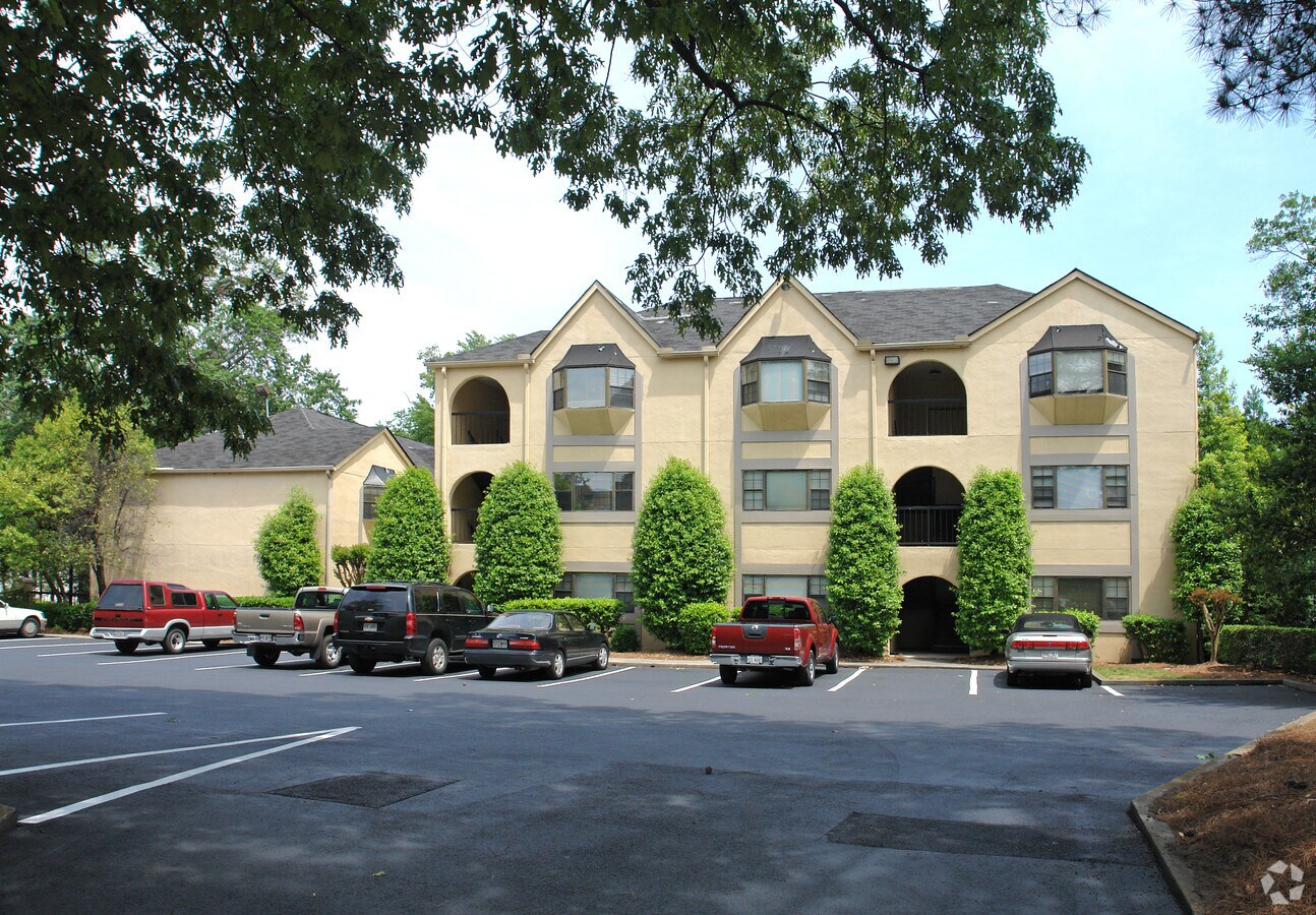 Garden Hills Apartments - Garden Hills Apartments